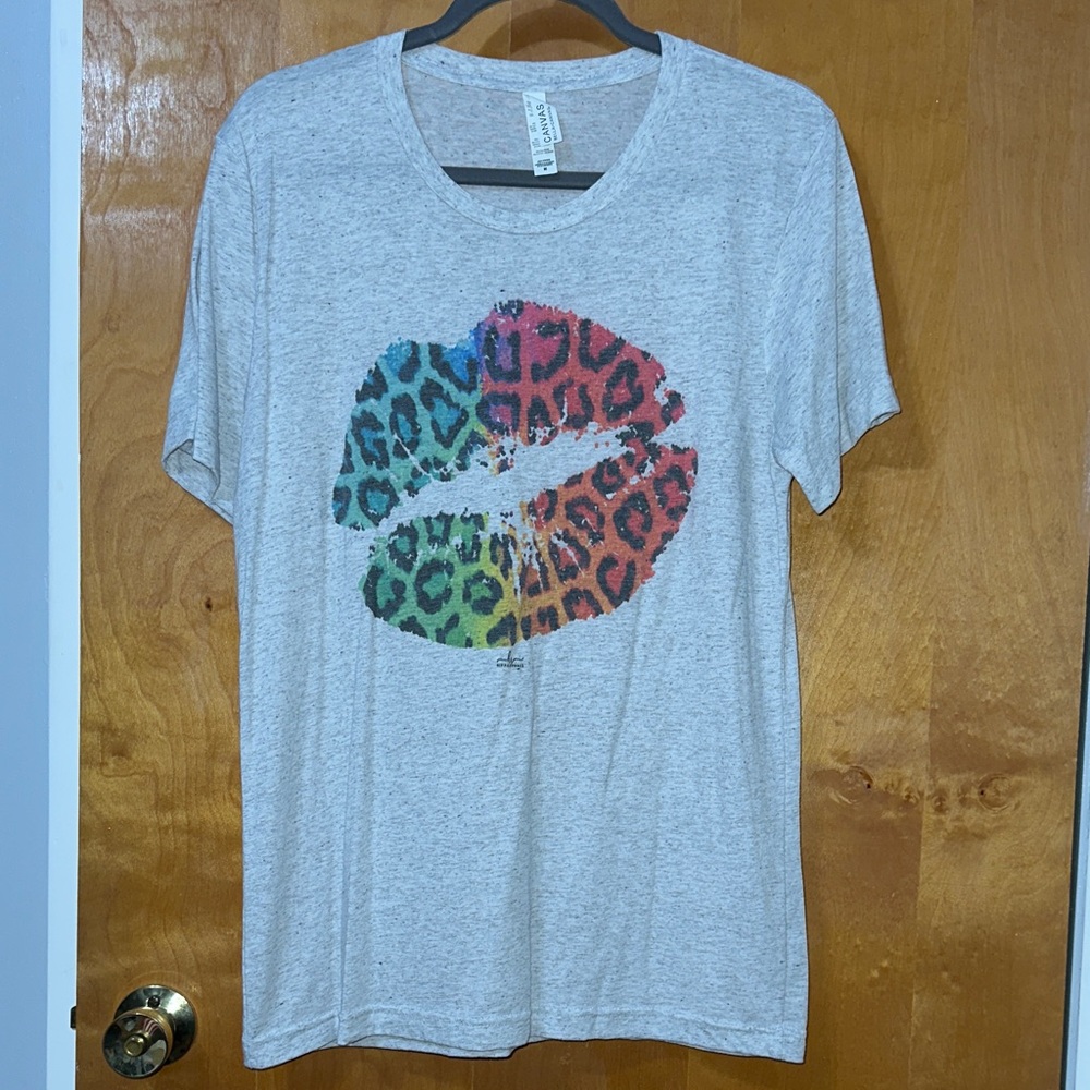Women's Short Sleeve Graphic Tee - Multicolor Lips